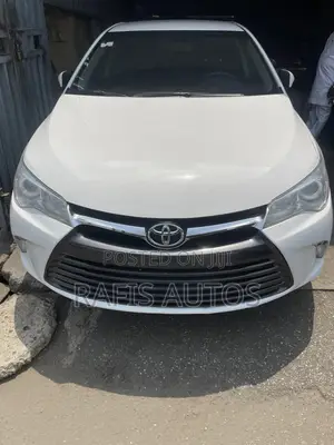 Toyota Camry LE 4dr Sedan (2.5L 4cyl 6A) 2015 White