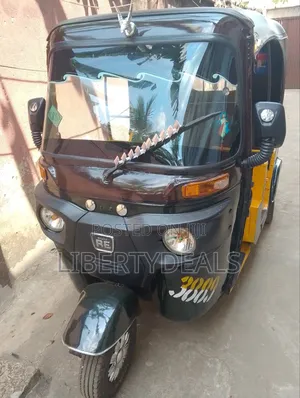 Bajaj RE 2022 Green