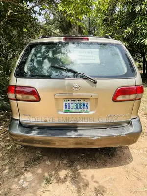 Toyota Sienna 2001 Gold