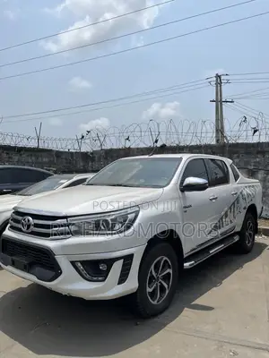 Toyota Hilux Revo Double Cab Petrol 2.7 RWD 2019 White