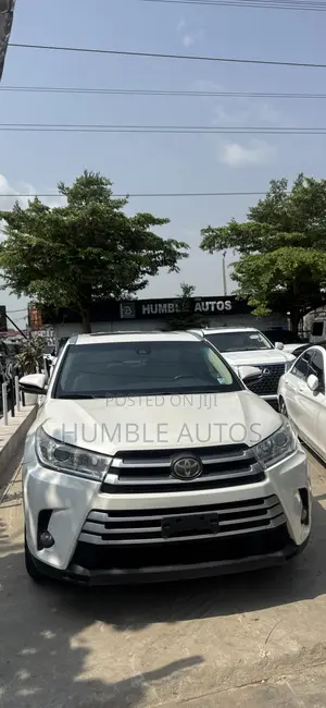 Toyota Highlander XLE 4x4 V6 (3.5L 6cyl 8A) 2017 White