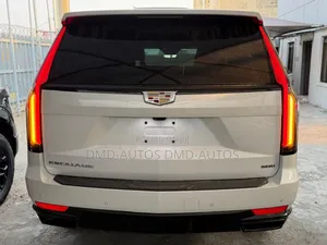 Cadillac Escalade 2022 White