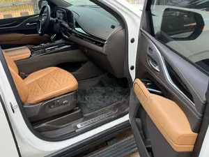 Cadillac Escalade 2022 White