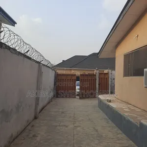 3bdrm Block of Flats in Inaolaji, Apata for sale