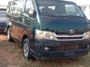 Toyota HiAce 2009 Green
