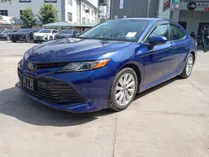 Toyota Camry 2018 Blue