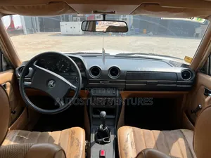 Mercedes-Benz 230E 1982 White