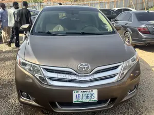 Toyota Venza Limited 2011 Gold