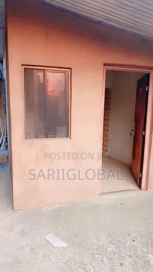 1bdrm Bedsitter in Raymond Street, Warri for rent
