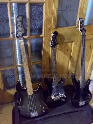 Fender Base Guiter