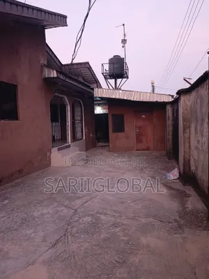1bdrm Bedsitter in Raymond Street, Warri for rent