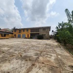 7bdrm Block of Flats in Apata for sale