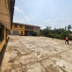 7bdrm Block of Flats in Apata for sale