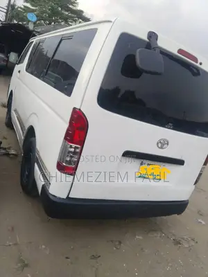 Toyota HiAce 2010 White