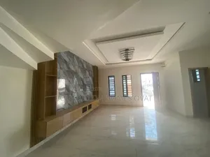 4bdrm Duplex in Harris Drive By Vgc for rent