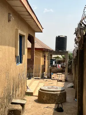8bdrm Block of Flats in Suleja for sale