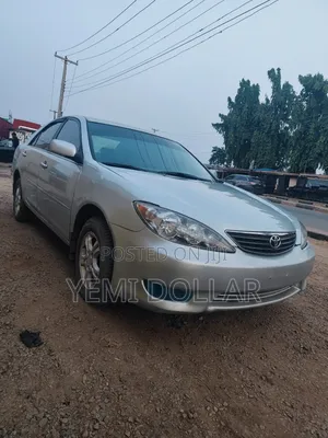 Toyota Camry LE 4dr Sedan (2.4L 4cyl 5A) 2005 Silver