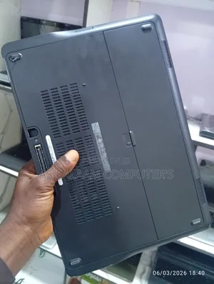 Laptop Dell Latitude E7450 8GB Intel Core i5 HDD+SSD 500GB
