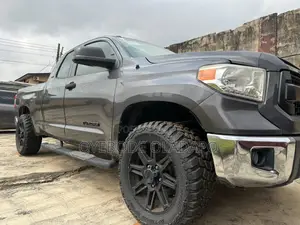 Toyota Tundra 2018 Brown