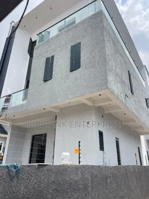 4bdrm Duplex in Green Estate for sale