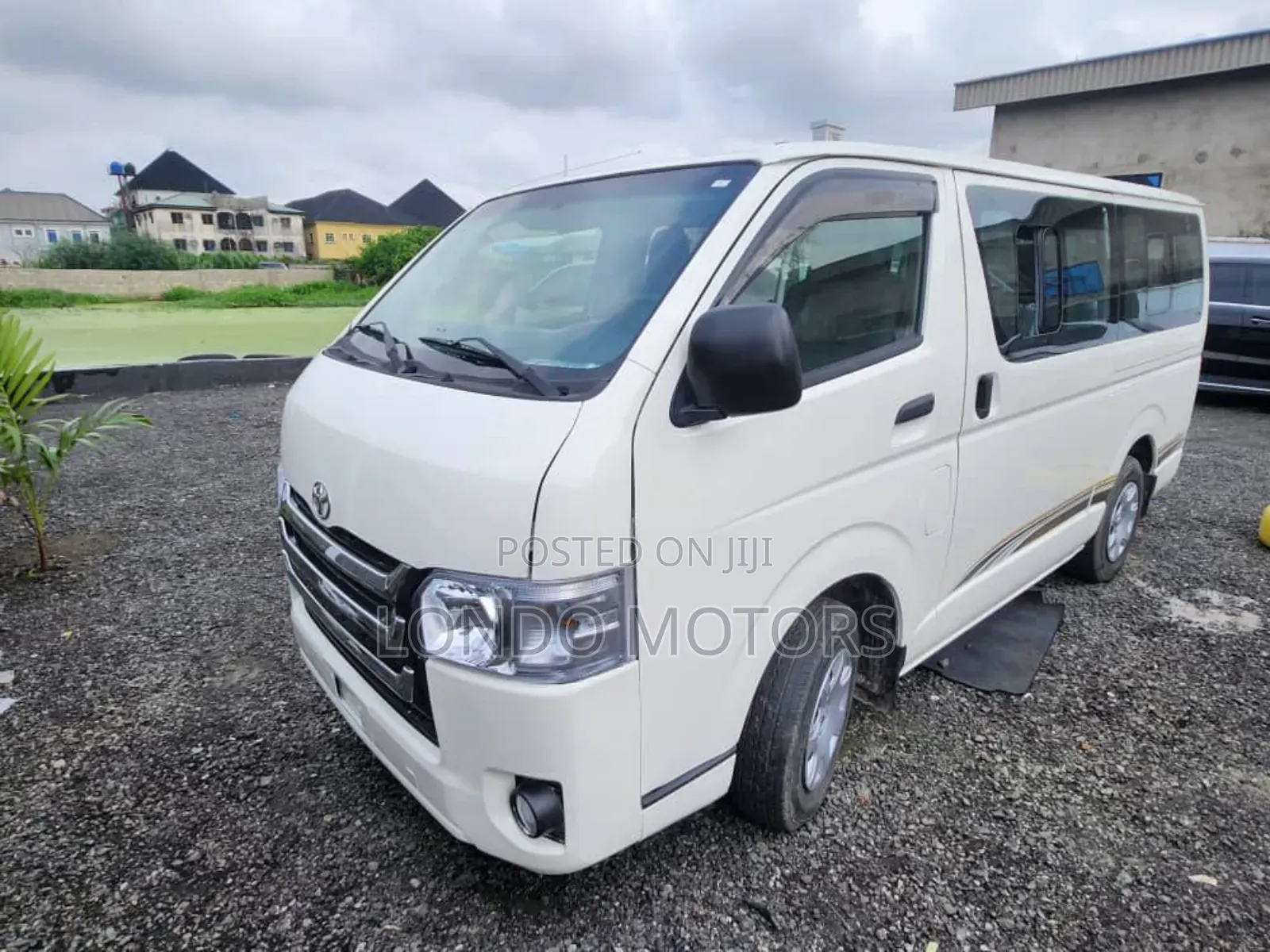 Toyota HiAce 2013 White