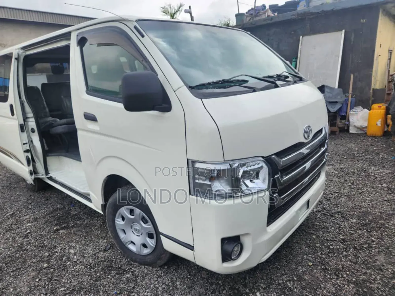 Toyota HiAce 2013 White