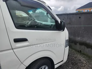 Toyota HiAce 2013 White