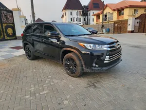 Toyota Highlander SE 4x4 V6 (3.5L 6cyl 8A) 2017 Black