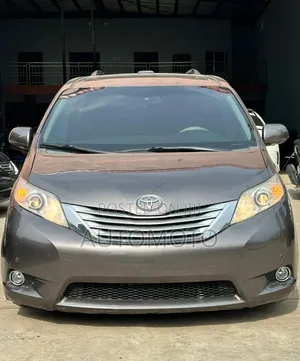 Toyota Sienna Limited FWD 7-Passenger 2013 Gray