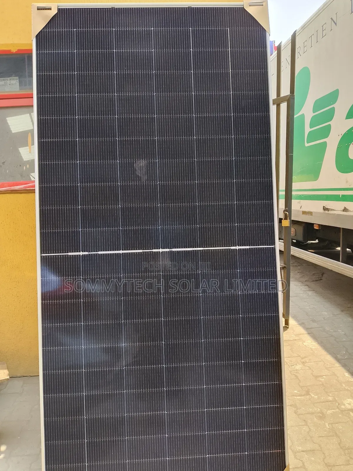 590w Jinko Panel
