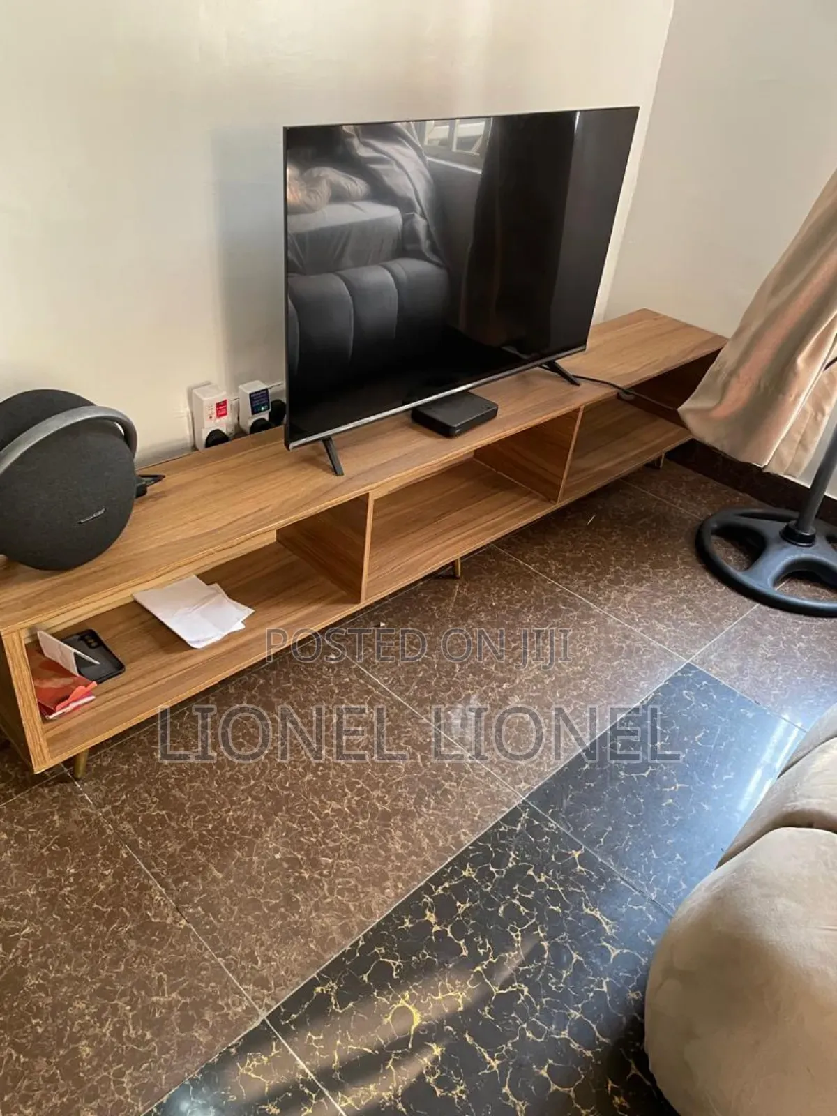 6 Fit Tv Stand