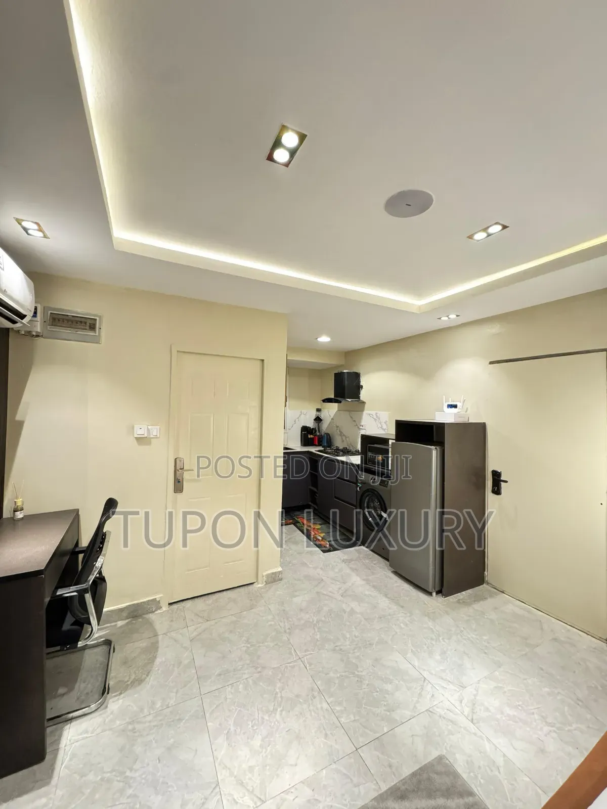 Spacious Studio Apartment With Mini Sea View a Work Space