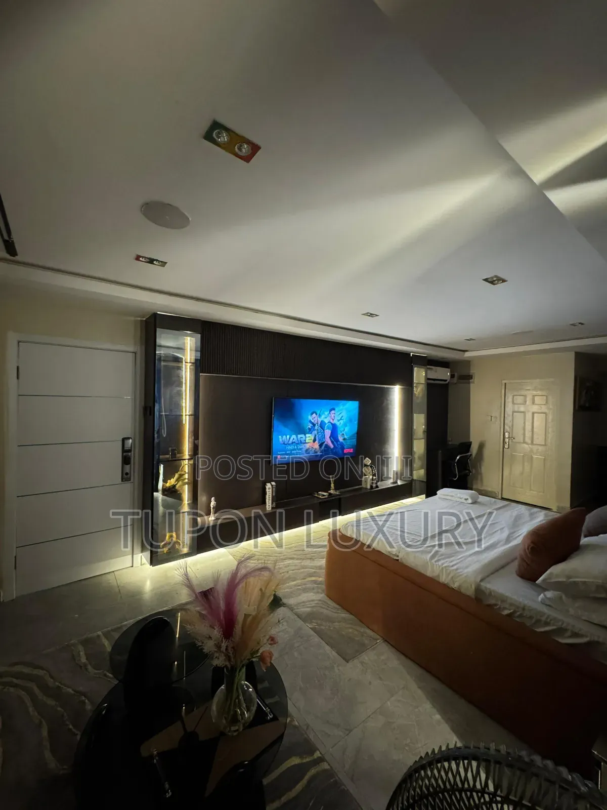 Spacious Studio Apartment With Mini Sea View a Work Space