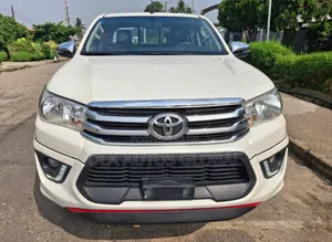 Toyota Hilux 2019 White