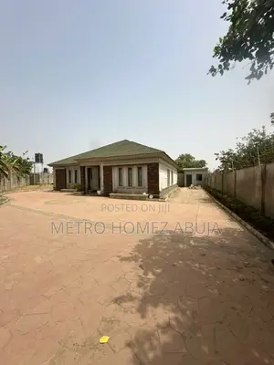 3bdrm Bungalow in Dakwo District for sale