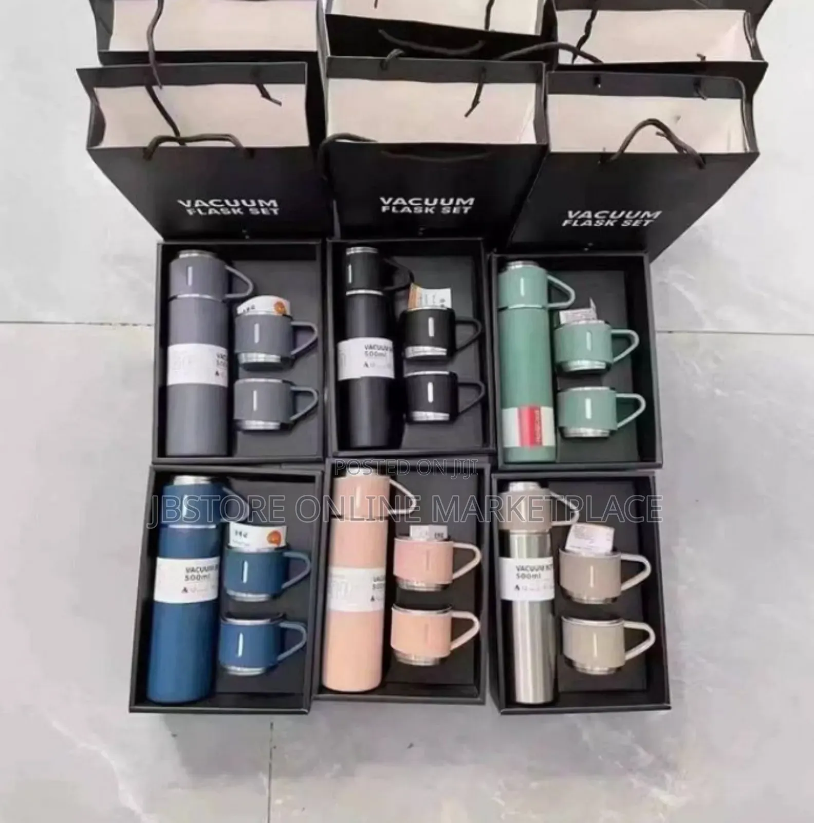 Stainless Steel Vacuum Flasks That Include Two Additional Cups