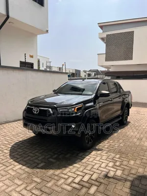 Toyota Hilux 2025 Black