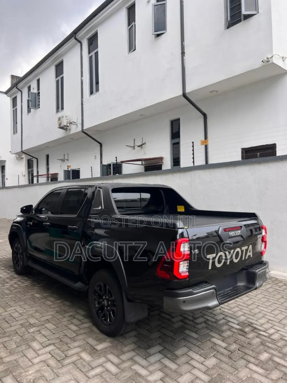 Toyota Hilux 2025 Black