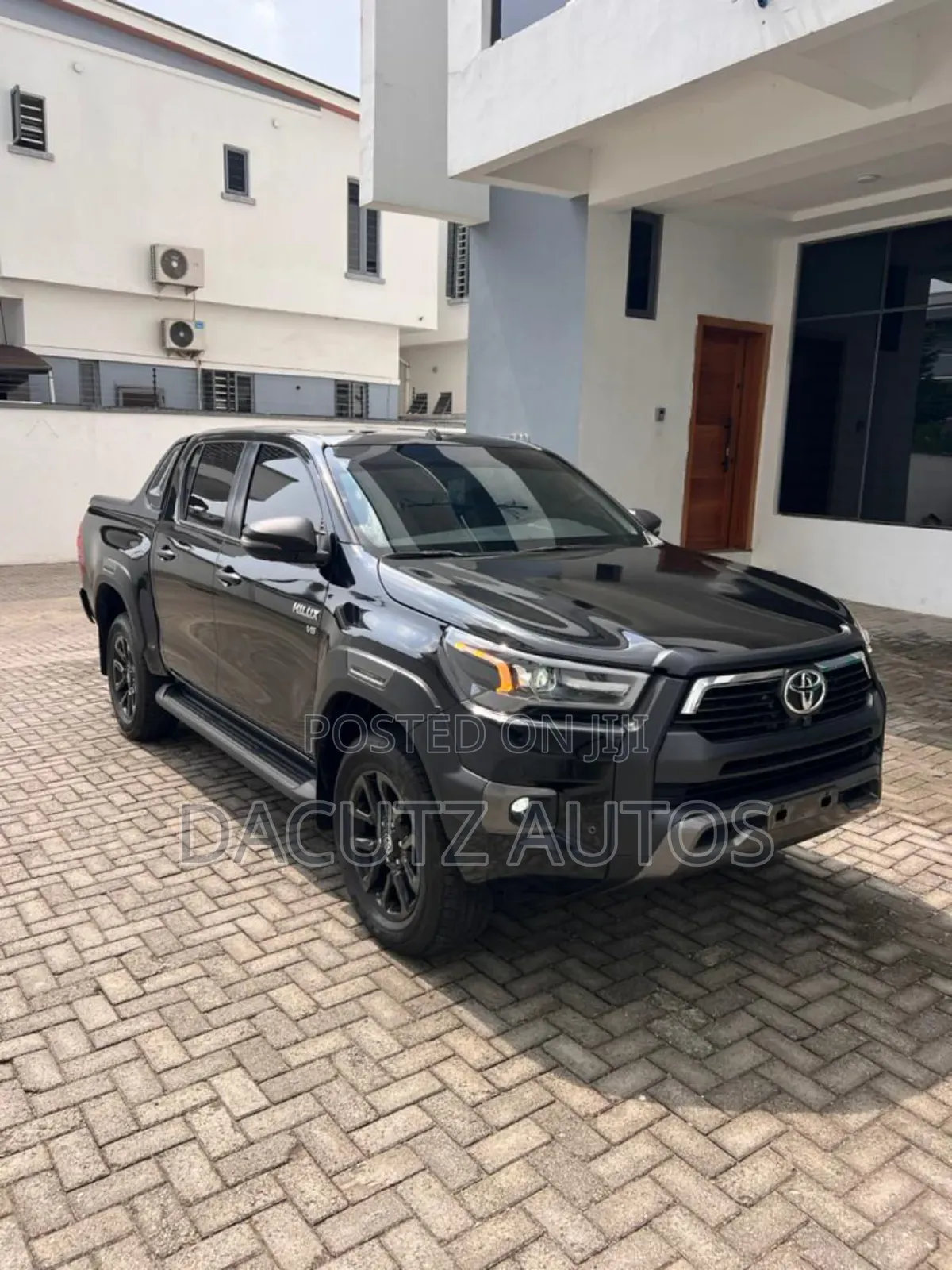 Toyota Hilux 2025 Black