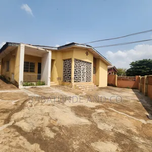 4bdrm Bungalow in Iwo Road for sale
