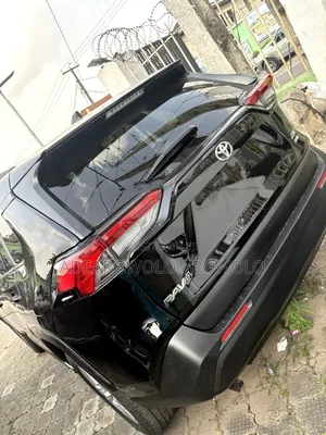 Toyota RAV4 XLE AWD 2019 Black