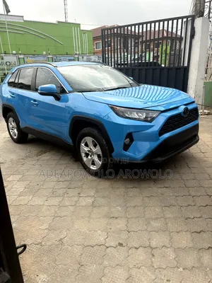 Toyota RAV4 XLE Premium 2022 Blue