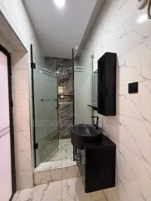 3bdrm Block of Flats in Okebadan Estate for rent