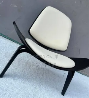 Lovely Swan Chair Available for Sale