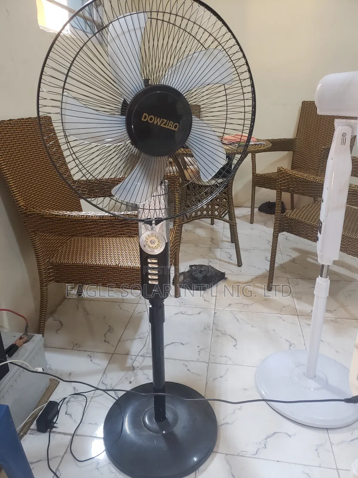 16" Dowzibo Solar Standing Fan. It Comes Panel and Battery Storage.