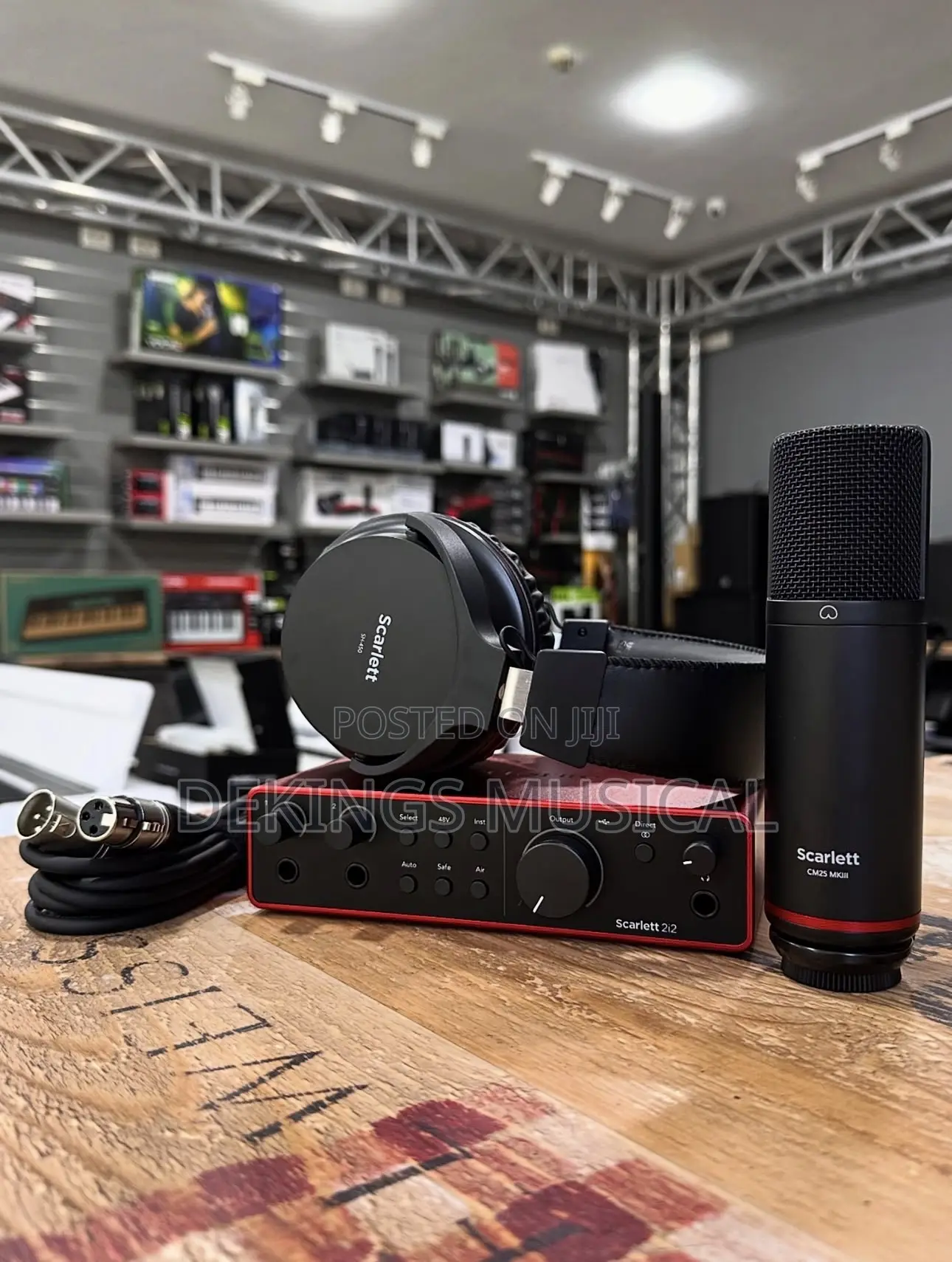 Focusrite Scarlett 2i2 Studio Bundle 4th Generation Gen