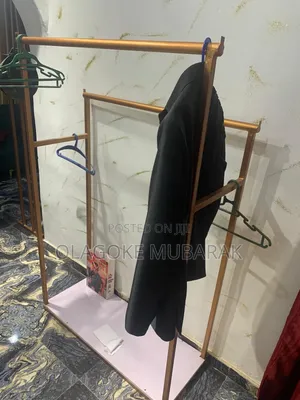 Stylish Gold-Finished Metal Clothing Rack – Durable Modern