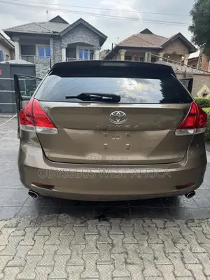 Toyota Venza V6 AWD 2010 Gold