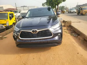 Toyota Highlander 2023 Blue