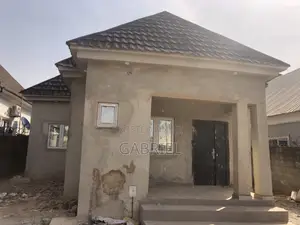 3bdrm Bungalow in Scc Road, Ushafa for sale